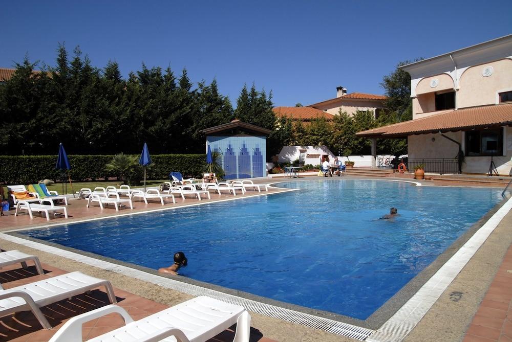 Amareclub Le Rose Hotel San Teodoro  Exterior photo