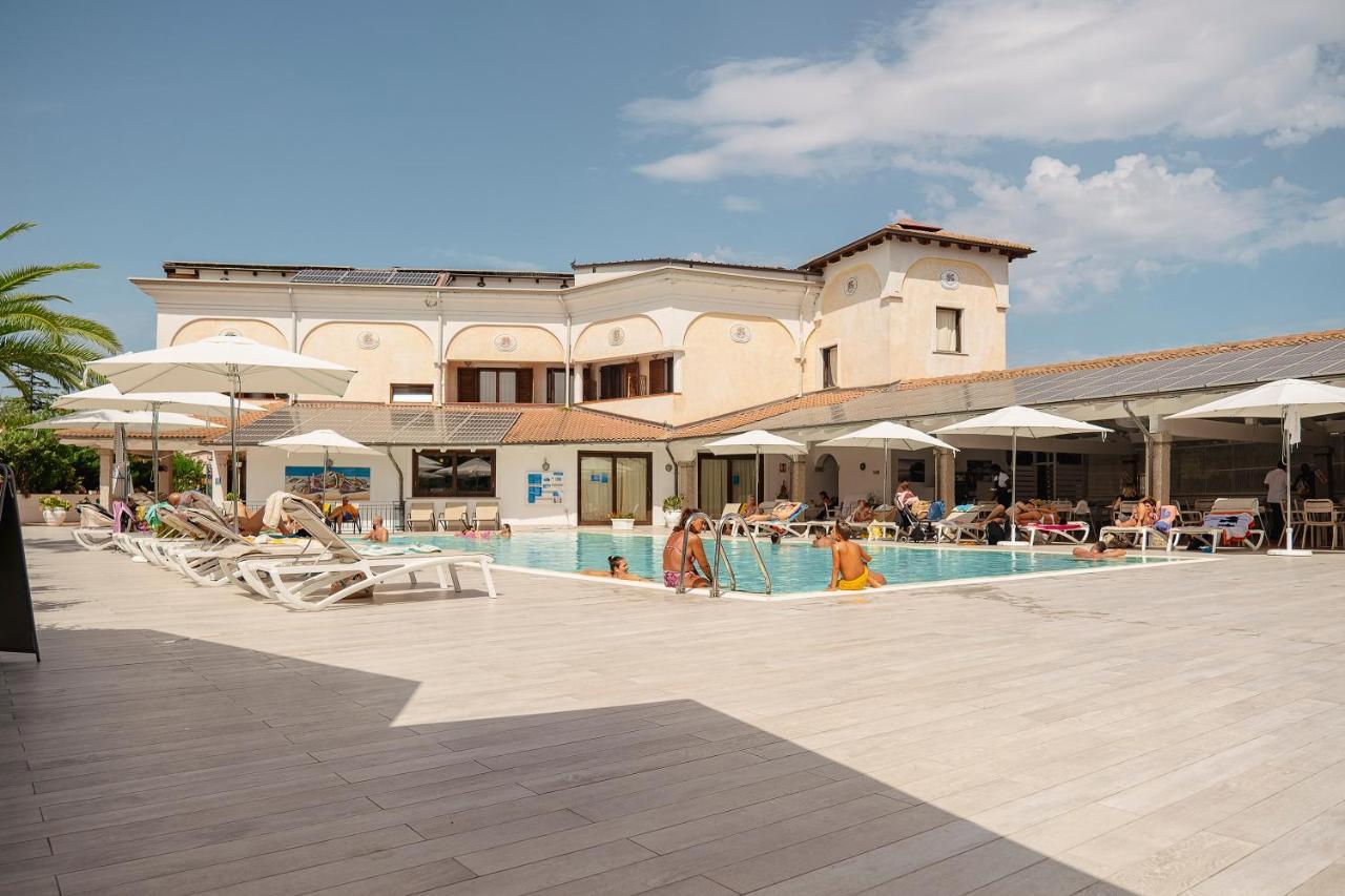 Amareclub Le Rose Hotel San Teodoro  Exterior photo