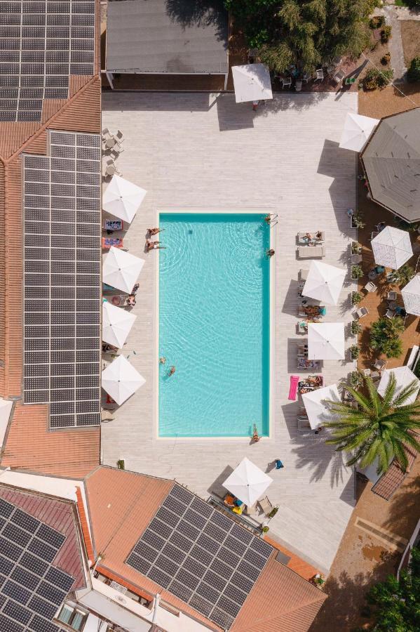 Amareclub Le Rose Hotel San Teodoro  Exterior photo