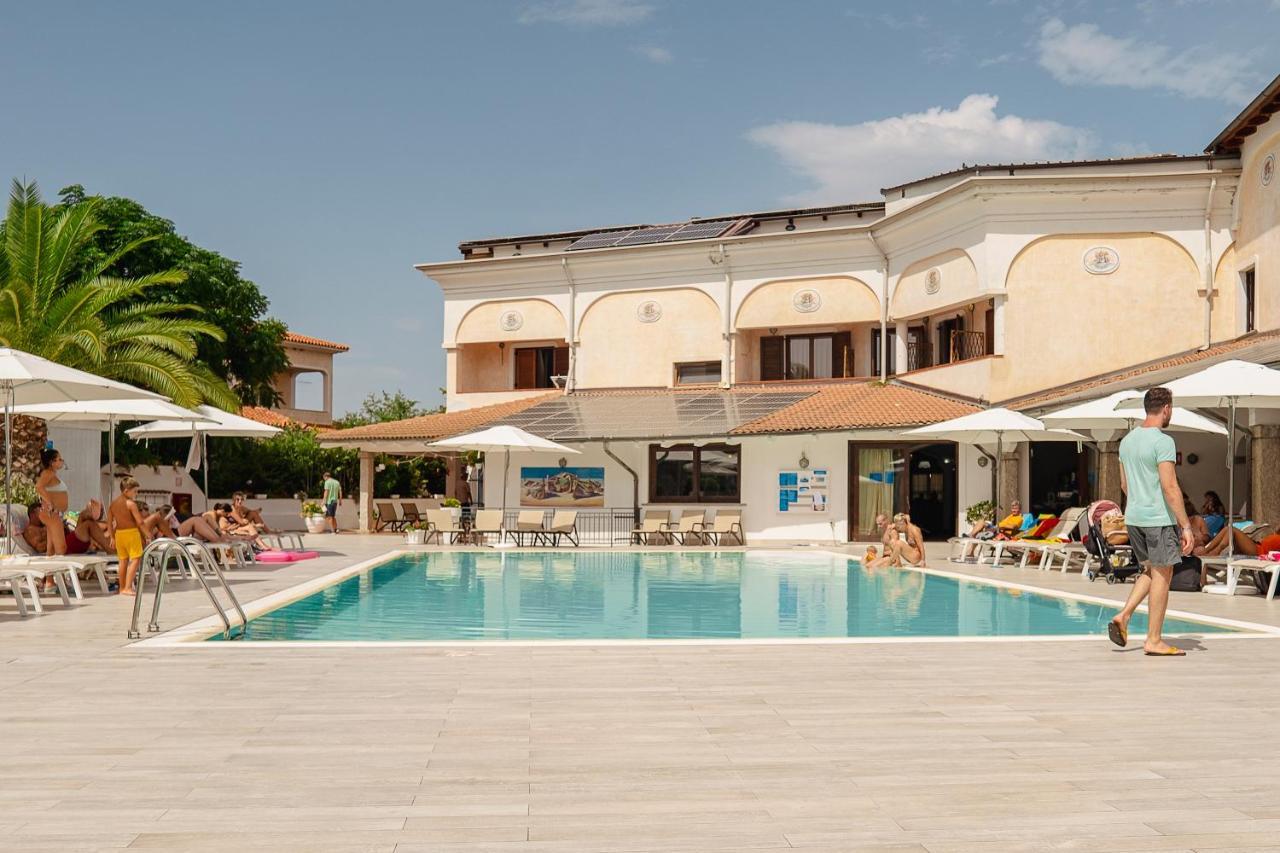 Amareclub Le Rose Hotel San Teodoro  Exterior photo