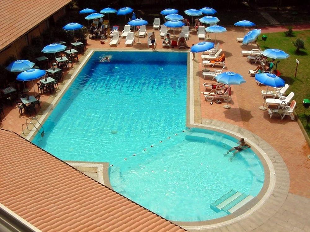 Amareclub Le Rose Hotel San Teodoro  Exterior photo