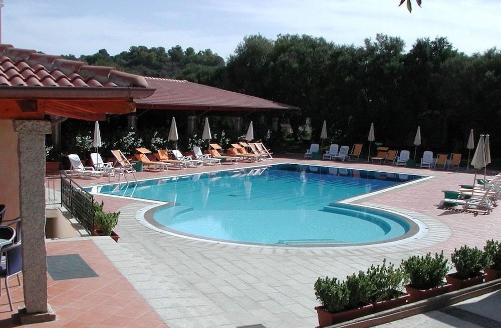 Amareclub Le Rose Hotel San Teodoro  Exterior photo