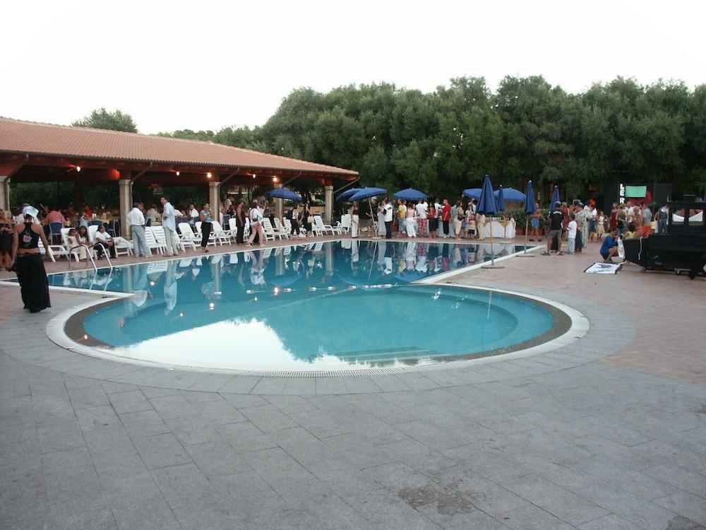 Amareclub Le Rose Hotel San Teodoro  Exterior photo
