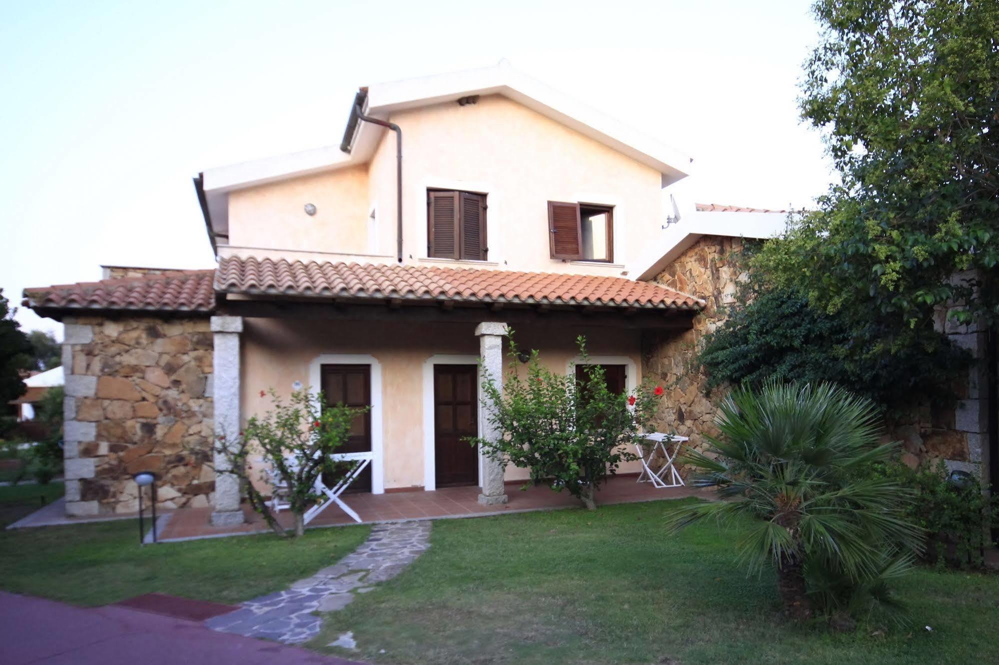 Amareclub Le Rose Hotel San Teodoro  Exterior photo